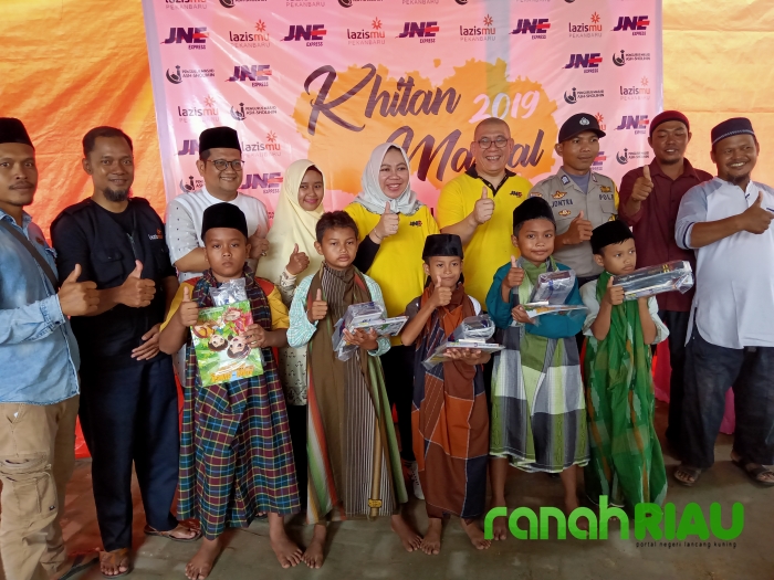 Gandeng JNE dan para Relawan, LAZISMU Kota Pekanbaru gelar Khitanan Massal