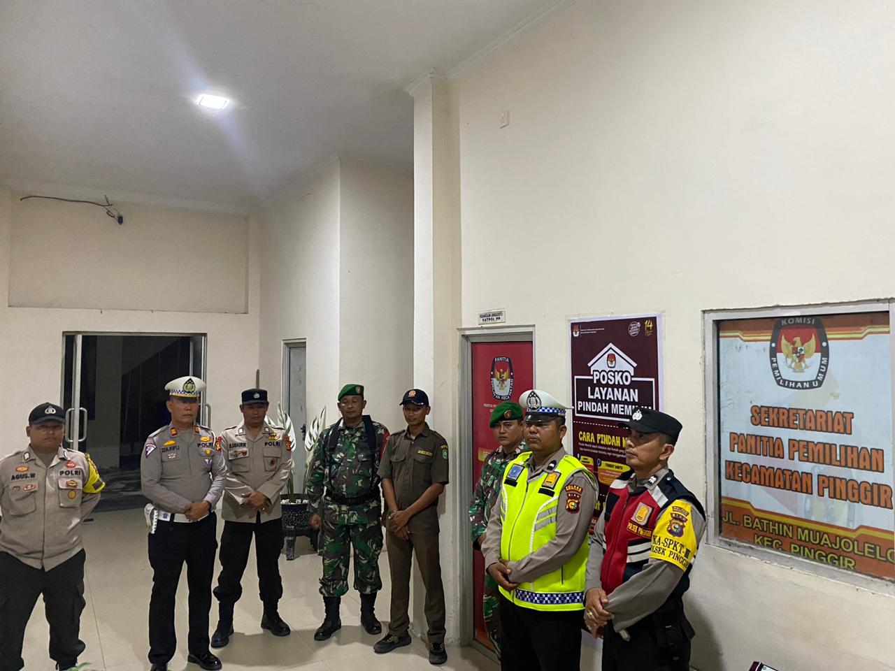 Jaga Kondusifitas Kemanan, Kapolsek Pinggir rutin Gelar Kegiatan patroli bersama TNI dan Satpol PP