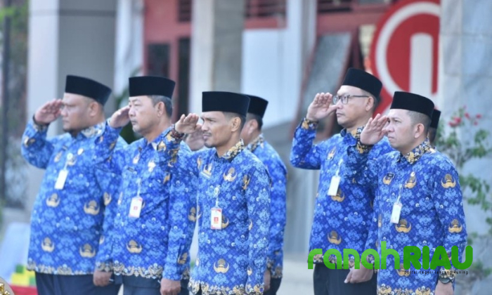 Sekretaris DPRD Bengkalis Bersama Staf Ikuti Apel Peringatan HUT RI ke 80