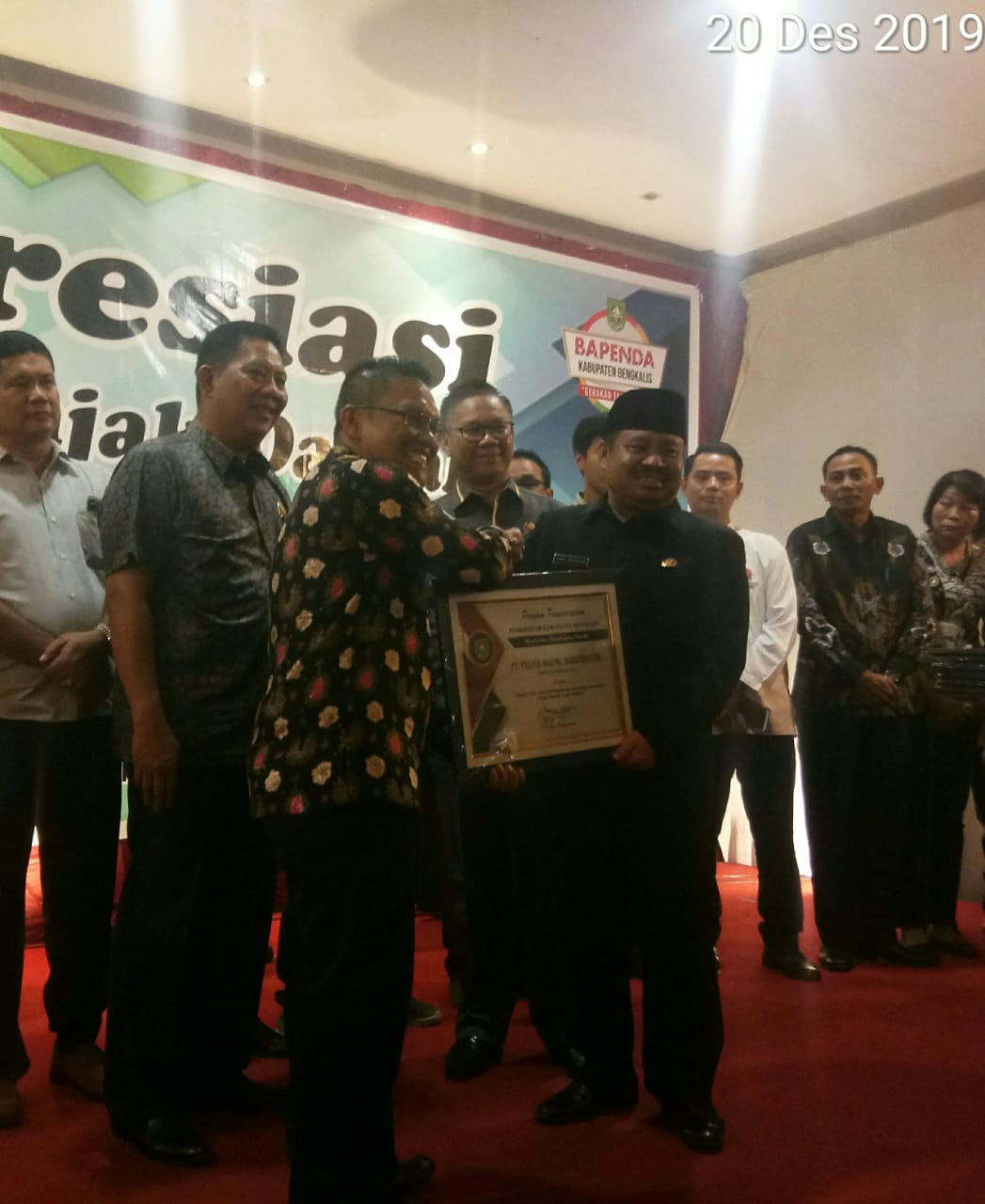 Terbaik Pajak, PT Sawit P.AA Duri dapat Penghargaan dari Bupati Bengkalis