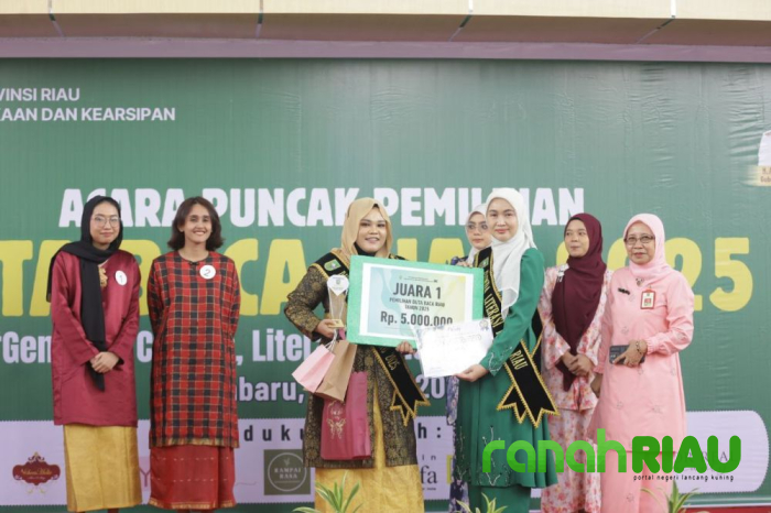 Selamat... Wahyu Oktafialni dinobatkan sebagai Duta Baca Riau Tahun 2025