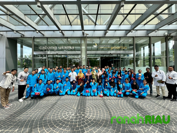 Fun Trip ke BRK Syariah, Pelajar SMK Dapat Edukasi Tentang Tabungan Simpel dan Haji Muda