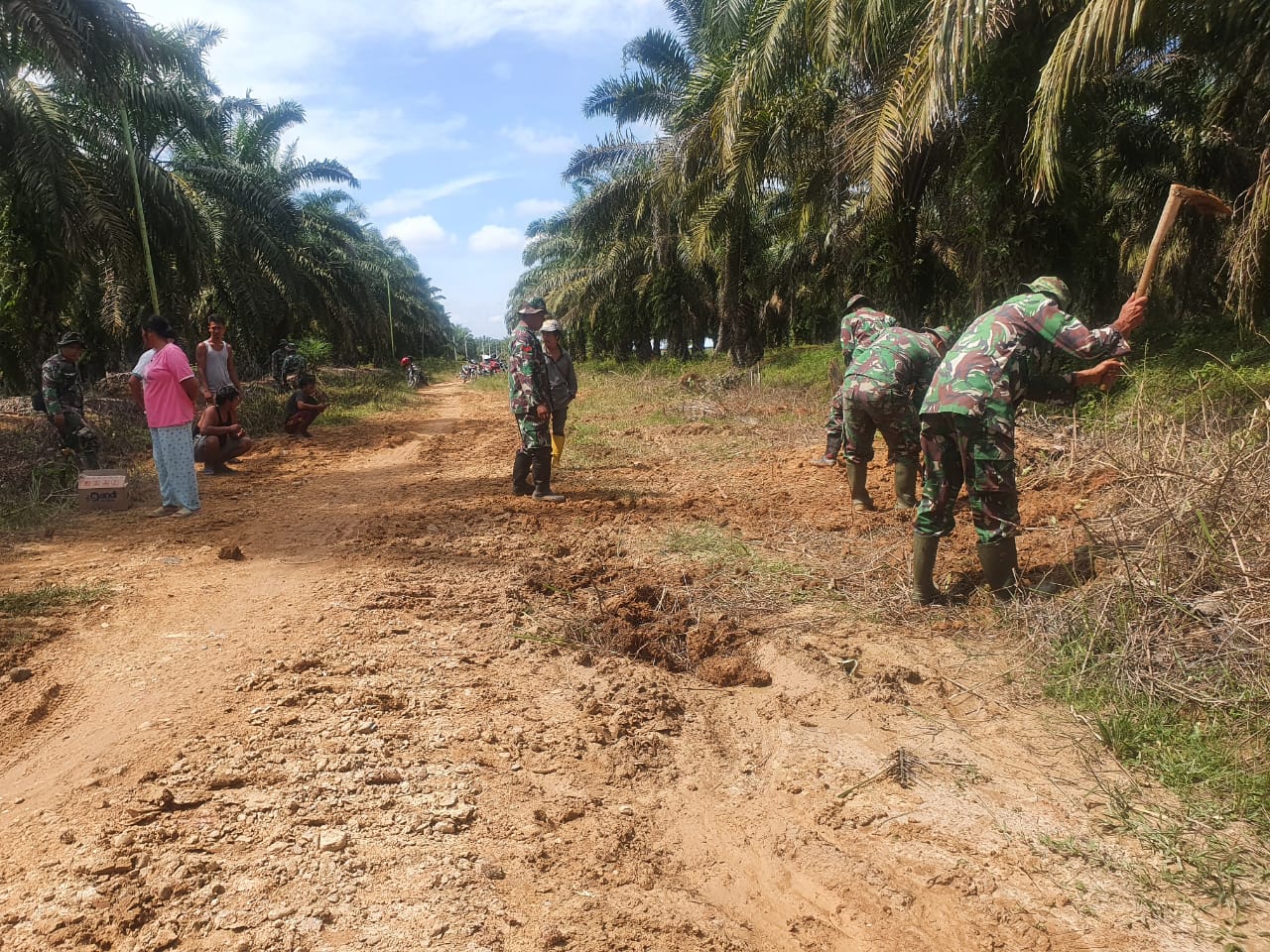 TMMD 113 Dandim 0303/Bengkalis Letkol Inf Endik Apresiasi Warga