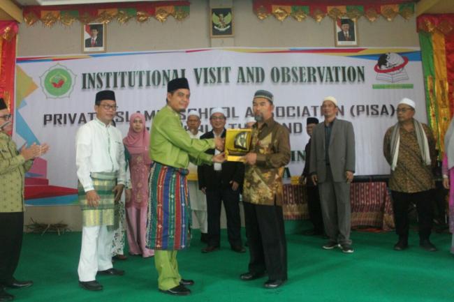 Meningkatkan Kualitas Bahasa Asing, MAN Teluk Kuantan MoU Dengan PISA Thailand