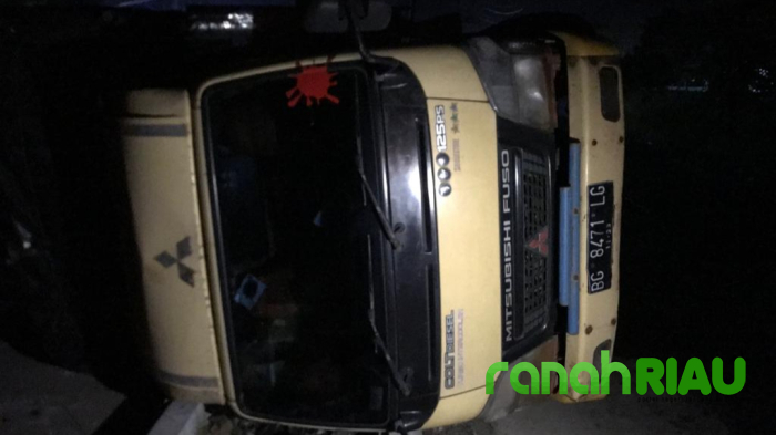 Satu Unit Cold Deasel Diduga Mengangkut BMM Ilegal Terjungkal di Teluk Kuantan