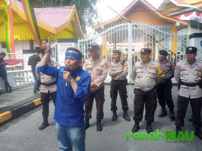 Masuki Jilid 2, KNPI Riau bersama Ormas pemuda dan kemahasiswaan kini Geruduk DPRD Riau