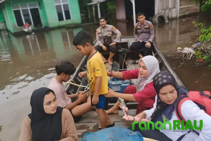 Ukui terendam Banjir, Masyarakat mengungsi kerumah Kerabat yang tak terdampak 