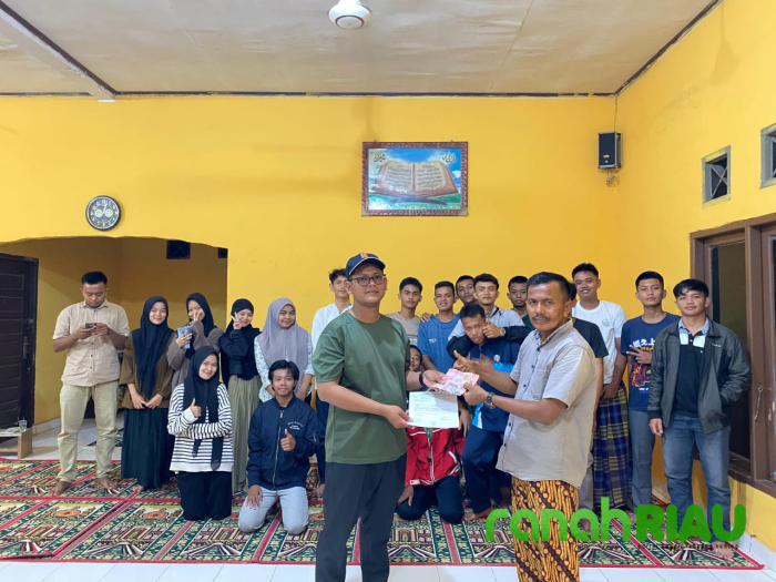 Rapat bersama Mahasiswa KKN Mas Kelompok 114 dengan Warga Desa Meranti