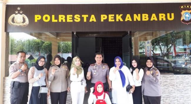 Kegiatan Jumat barokah Polresta kota Pekanbaru, kali ini sambangi kediaman Agus Salim