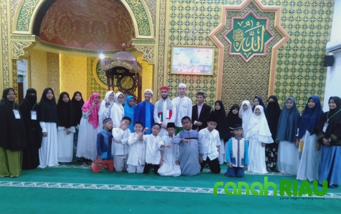 Lantunan Syahdu dari Sheikh Palestina, pesan kedamaian yang membuat haru