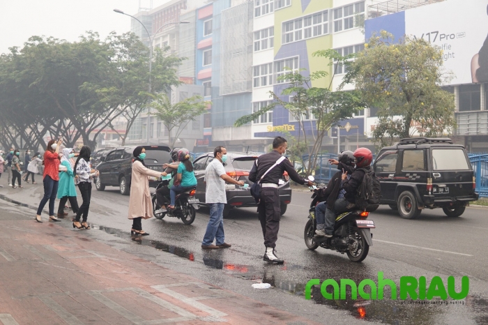 Mal Pekanbaru bagikan 5000 masker untuk Pengguna jalan