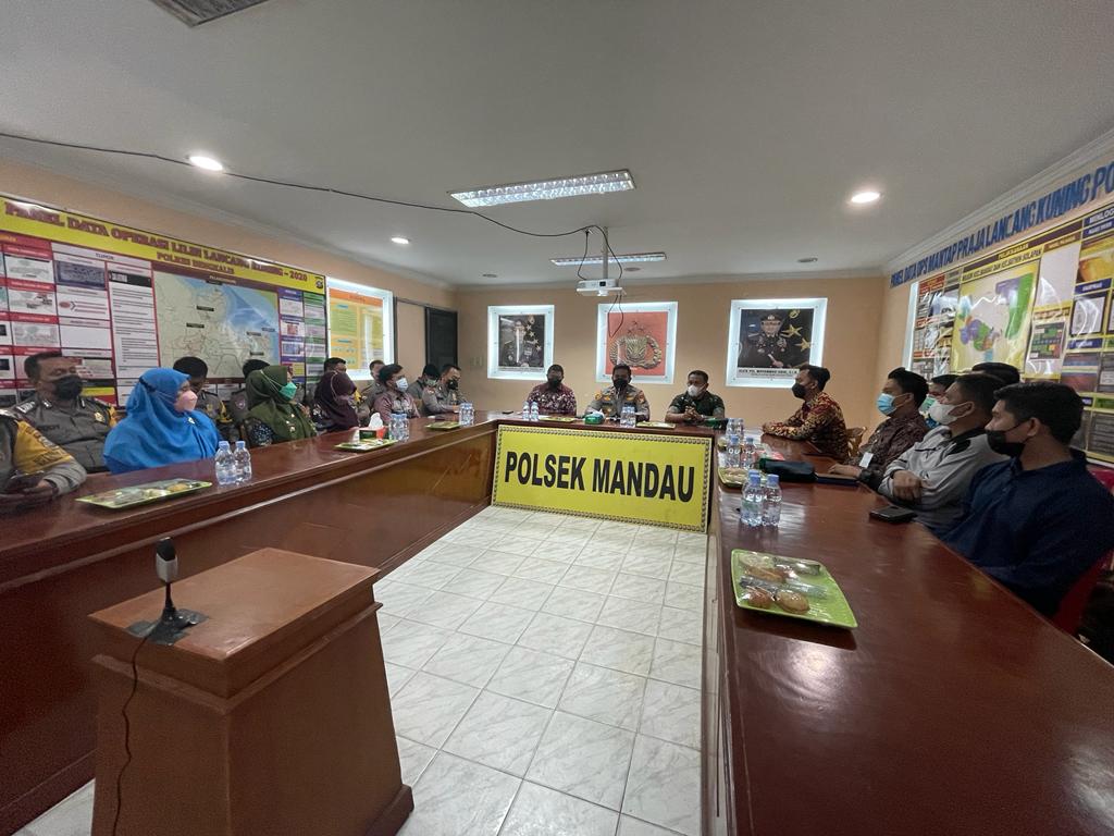 Rapat Pencapaian Vaksinasi Lansia di Pimpin Langsung Oleh Kapolsek Mandau