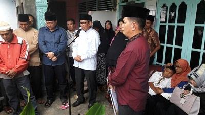 Bupati Kuansing Hadiri Prosesi Penyelenggaraan Jenazah Mantan Kepala Bappeda Litbang Kuansing