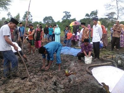  Kunjungi Rumah Duka, Ketua LM2R Riau Sampaikan Salam Takziah