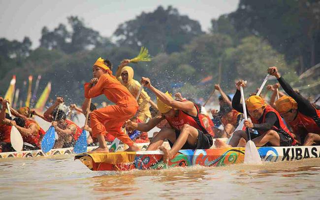 Sejarah Pacu Jalur Kuansing Dan Ulang Tahun Ratu Wihelmina