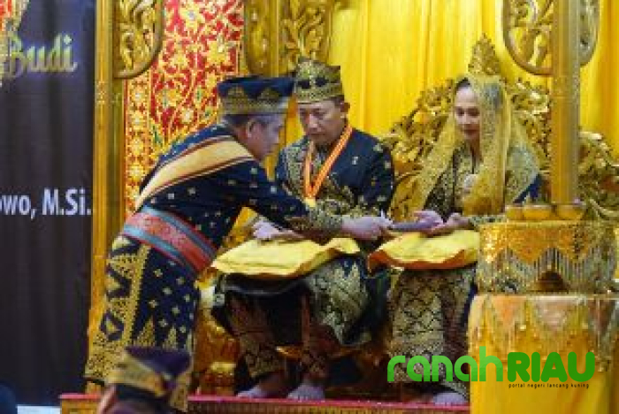 Lantunan Syair yang membuat Sigit tunduk ke Bumi 