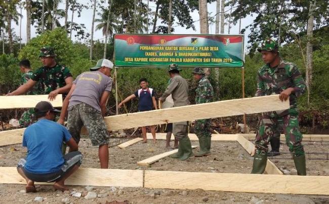 TMMD 104 Buat Warga Desa Kapiroe Elus Dada