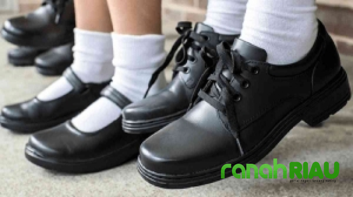 Sepatu Rp700 Ribu untuk Siswa Miskin? Anggaran Kemensos Disorot, Brand Ikut terseret