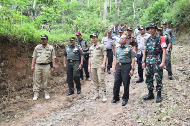 Susuri Jalan Setapak, Forkompimda Kunjungi RTLH