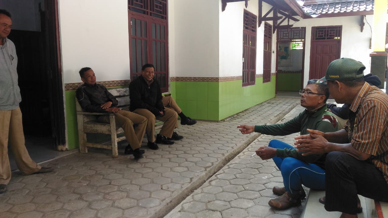 Peltu Suwaji Berikan Informasi Terkait TMMD Kepada Perangkat Desa Jatimulya Tegal