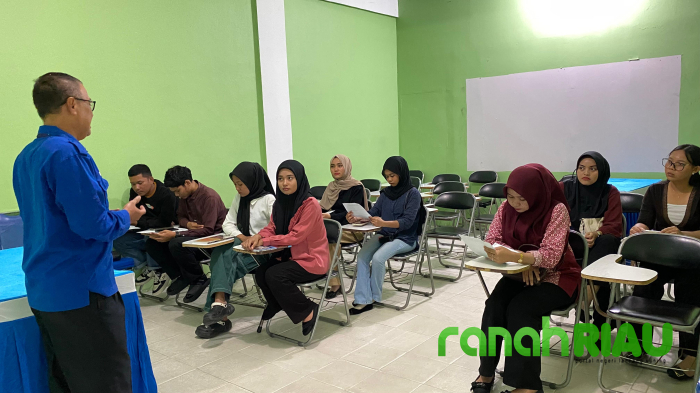 Dari Keterbatasan ke Kesempatan: Kisah Mahasiswa STIE Cakrawala terbantu Beasiswa BRK Syariah