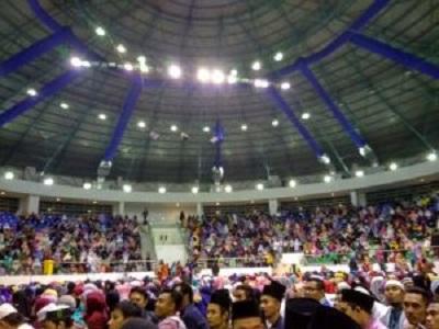 Antusias.. Ribuan Jamaah Hadiri Tausiyah UAS Di Gelanggang Remaja Provinsi Riau