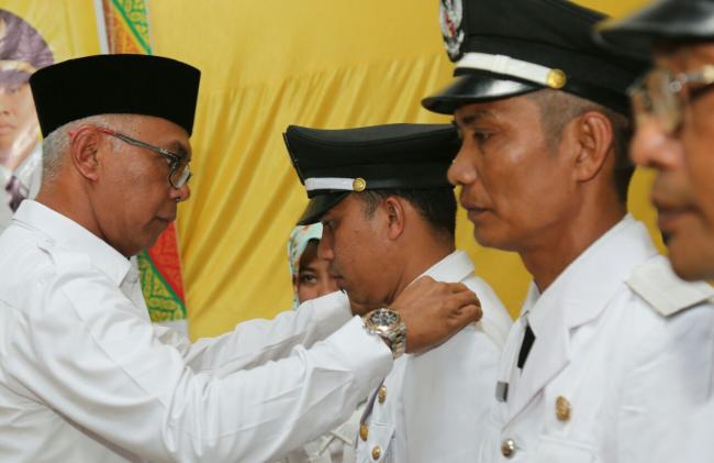 Kunjungi Desa Harapan Makmur, Pj Bupati Inhil Ambil Sumpah Jabatan 3 Pj Kades Kecamatan GAS