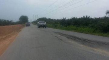 Perbaiki Jalan Provinsi yang Rusak Parah di Siak