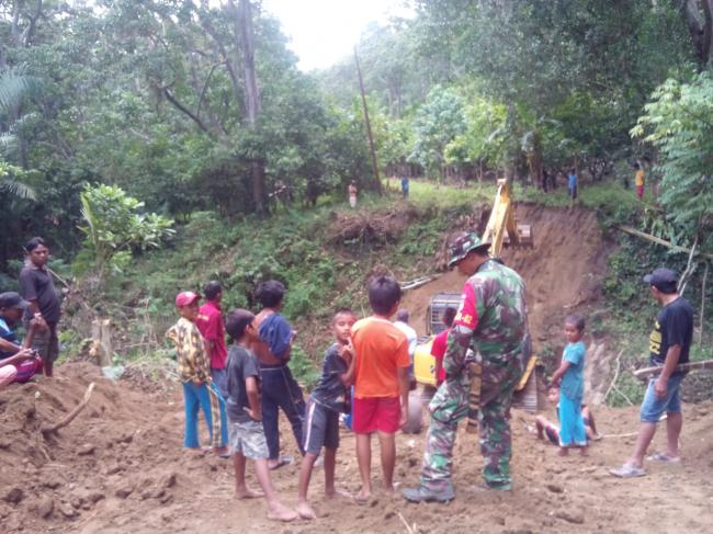 Jalan 11,5 Km Membuat Anak-Anak Bakubakulu Bergembira