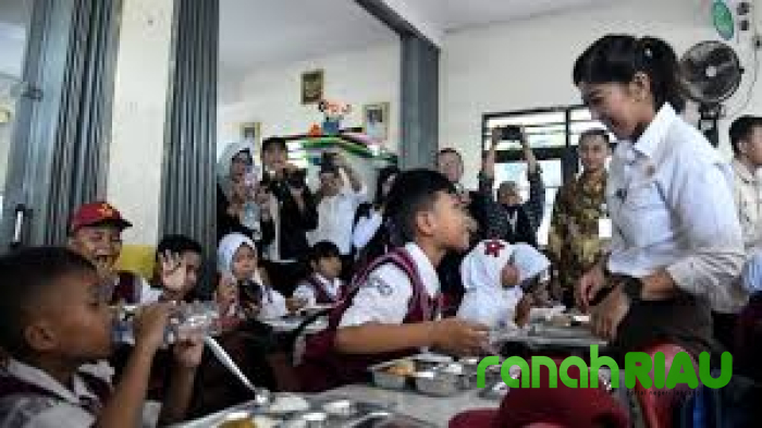 Pesan Menkomdigi: Sosialisasi Masif Jadi Kunci Sukses Program MBG 