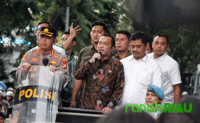 Mensesneg Terima Aspirasi Mahasiwa: Pemerintah Perjuangkan Pendidikan yang Terjangkau