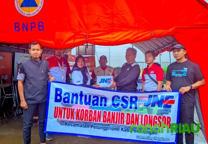 JNE Salurkan Donasi bagi Korban Tanah Longsor di Pekalongan