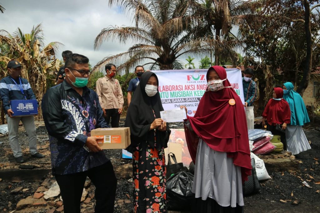Bersama Forum Zakat Riau Lazismu Pekanbaru bantu korban Musibah kebakaran