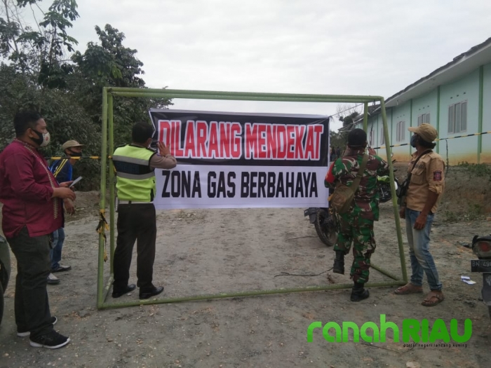 Polsek Tenayan Raya amankan TKP Semburan Gas dan Bantu evakuasi Santri