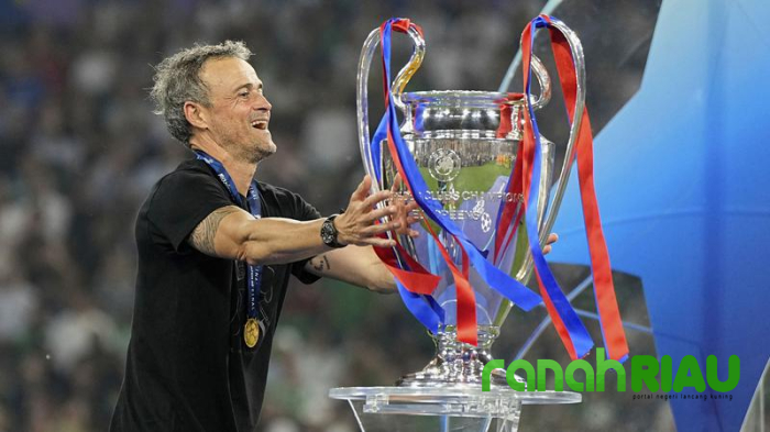 Luis Enrique TOLAK Manchester United! Pilih PSG hingga 2030, Old Trafford Gigit Jari