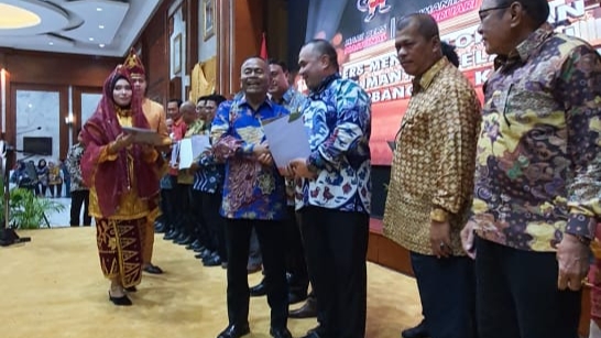 Lima Wartawan Senior asal Riau Terima Press Card Number One