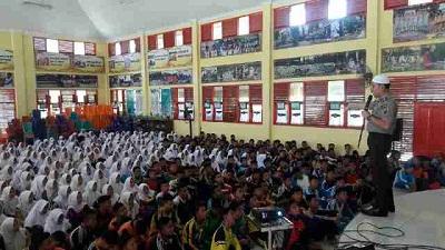 kerennn... Polisi Ini Ingatkan Siswa SMKN 2 Teluk Kuantan Berkendara Dengan Aman