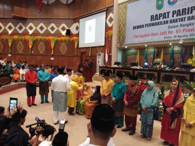 Pemrov Riau Berikan Anugerah Untuk Tokoh & Pejuang Riau