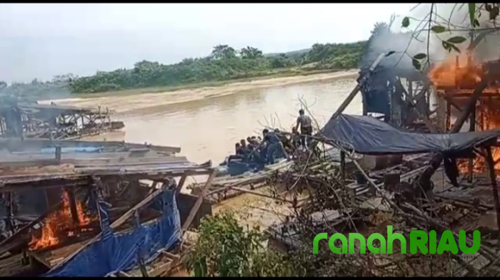 Gunakan Perahu Karet, Polres Kuansing Sapu Bersih 30 Unit PETI di Tanjung Pauh