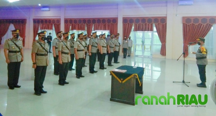 Kapolres Kuansing Pimpin Sertijab Kasat dan Kapolsek di Wilayah Jajaran