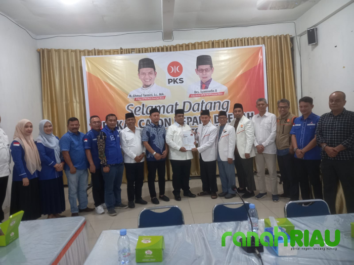 Siap Mewakafkan diri, Nasir kembalikan formulir Cagubri ke PKS