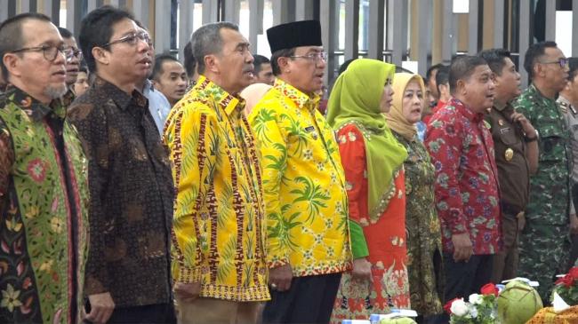 Seminar Nasional, Bupati Inhil Hadirkan Pelaku Industri Kelapa Sebagai Peserta
