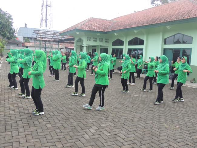 Senam Pagi Bersama, Cara Jitu Persit Cabang L Kodim 0735/Surakarta Pelihara Kebugaran Tubuhnya