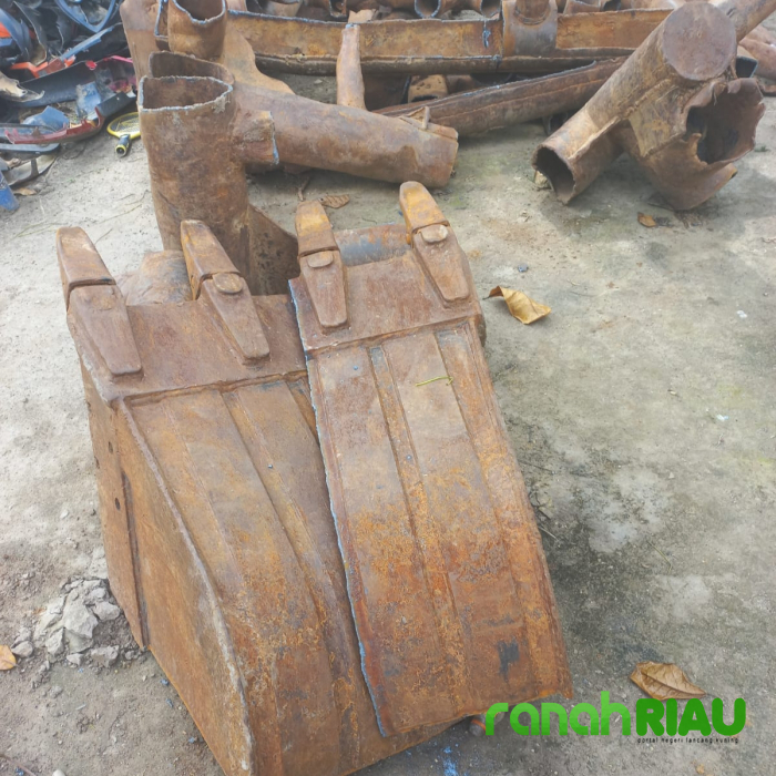 Jual Baket Excavator dan Ponton Hasil Curian, Empat Pelaku Digulung Polisi