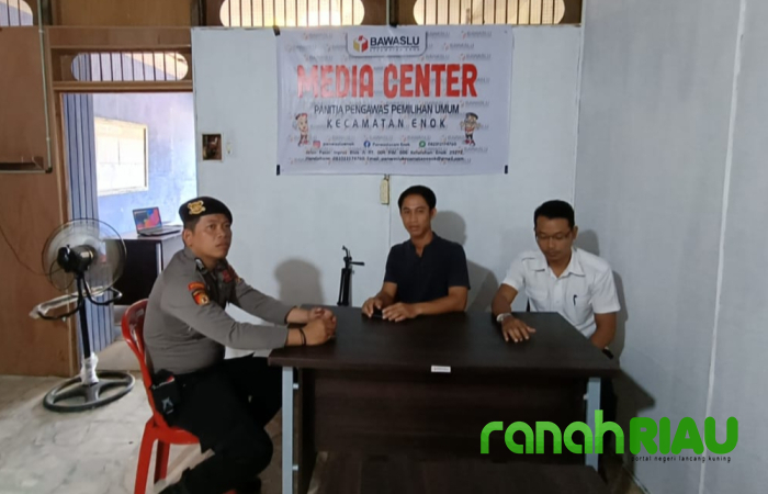 Polsek Enok Laksanakan Patroli dan Monitoring Sikond di Kantor Panwascam