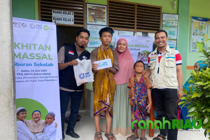 Gelar Khitanan Massal, YBM PLN UIDRKR Bersama IZI Riau isi Momen Liburan Sekolah
