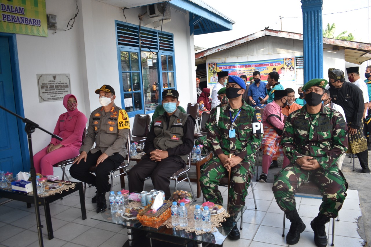 Polresta Pekanbaru Kodim 0301 Pekanbaru dan Pemerintah Kota Pekanbaru laksanakan Bakti Sosial
