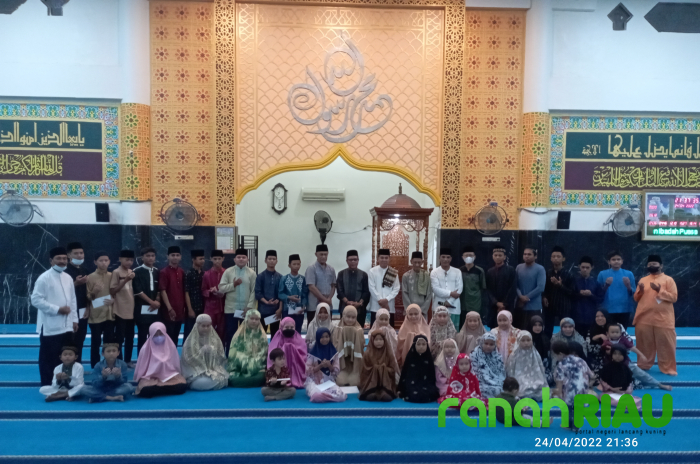 Malam 23 Ramadhan, Masjid Al-Mubarak Desa Senggoro Berikan Santunan 49 Anak Yatim