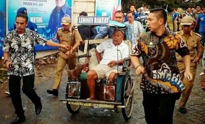 Woww.. Walikota ini Bawa "Limosin" Sendiri