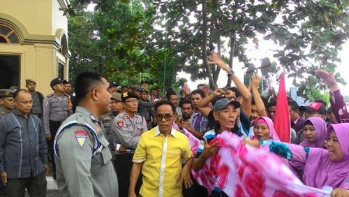 Datangi Kantor Bupati, Ratusan Masyarakat Desa Koto Tuo tuntut Keadilan